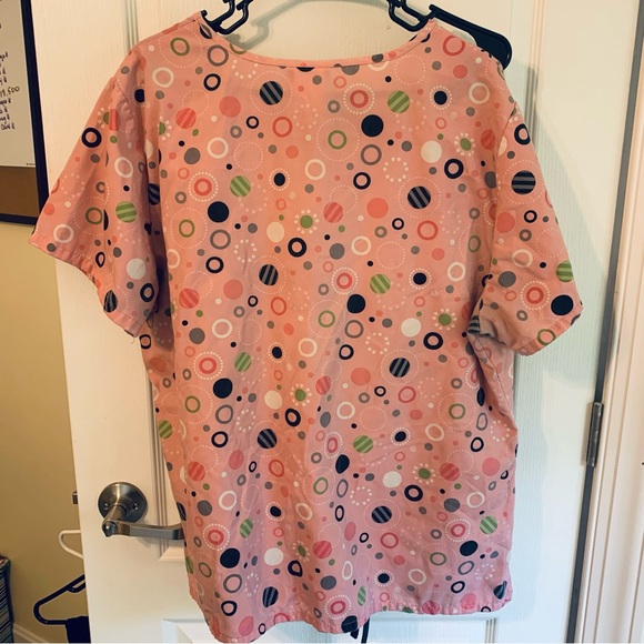 Woman’s Scrub Set Size XL Pink polkadot Top Gray Pant - Picture 2 of 5
